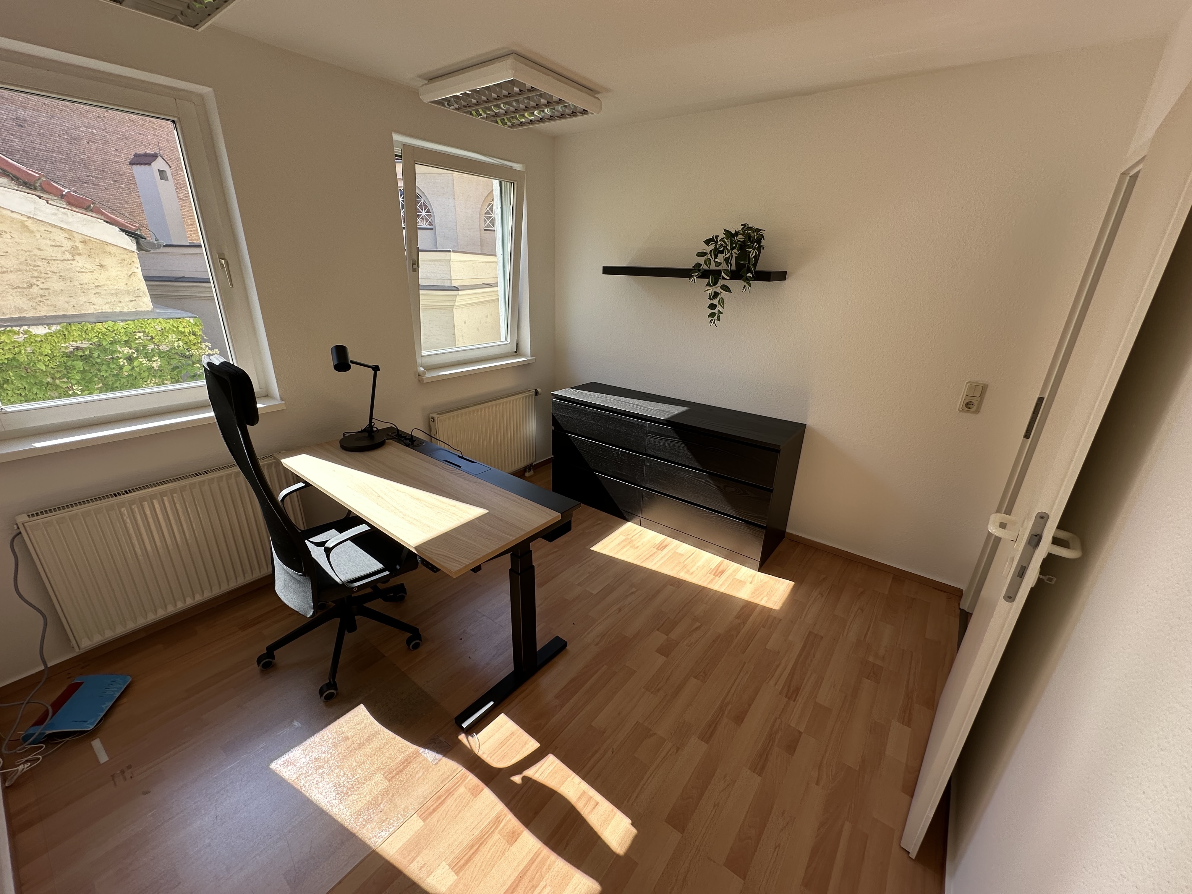 Büro 1 - Eingerichtetes Büro